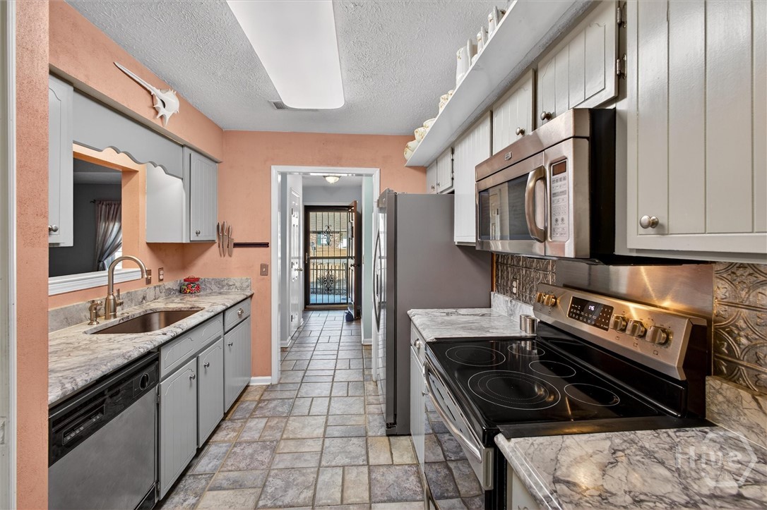 131 Deerwood Court Rincon, GA 31326 - Photo 13 of 54 Newer Stainless Appliances