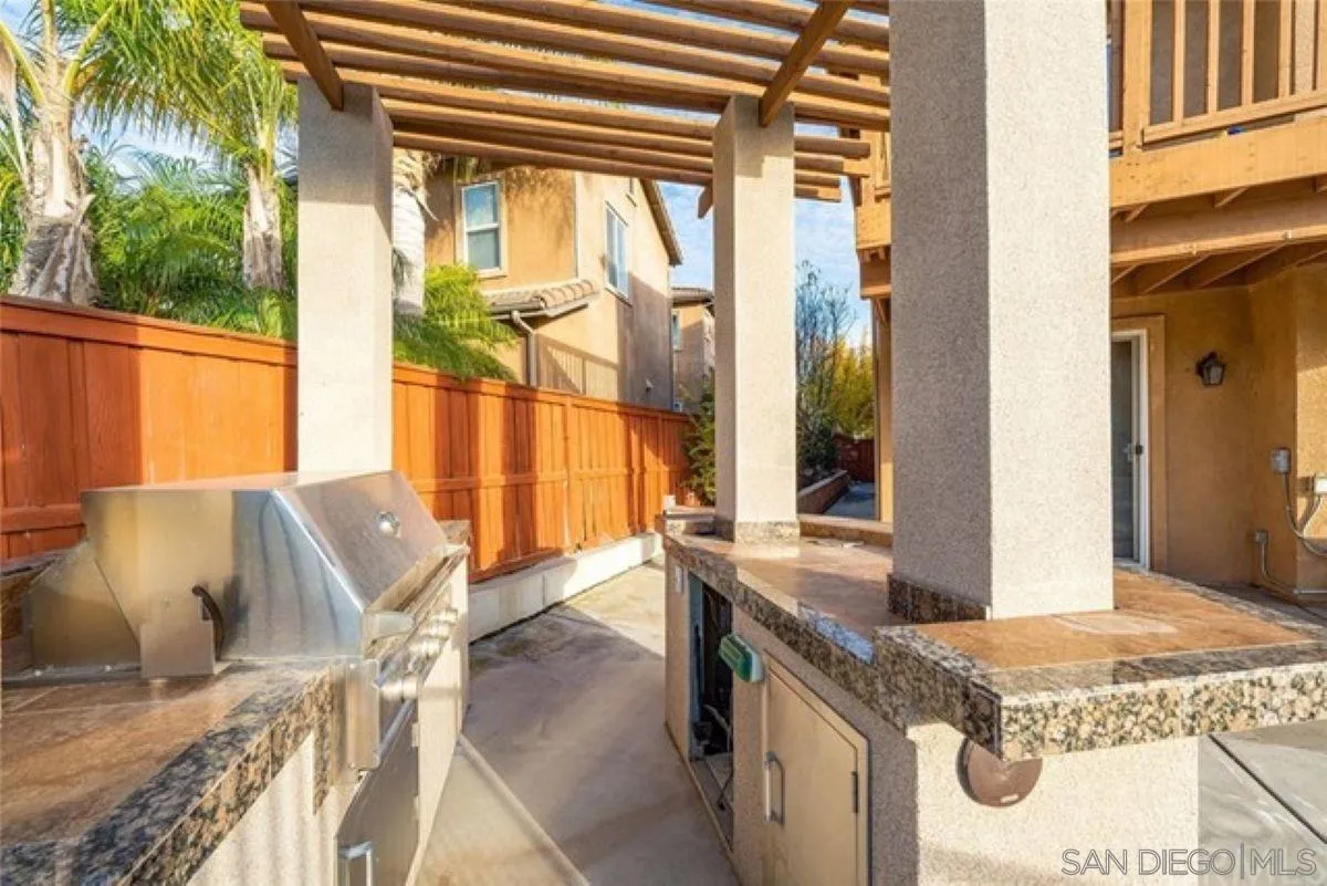 32916 Vine Street Temecula, CA 92592 - Photo 6 of 29