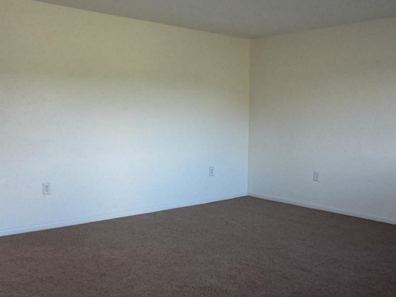 116 McGrady Road Fenelton, PA 16034 - Photo 7 of 21 Living Room.