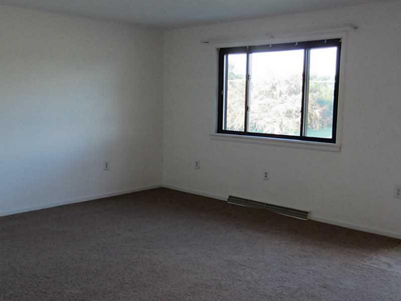 116 McGrady Road Fenelton, PA 16034 - Photo 8 of 21 Living Room.