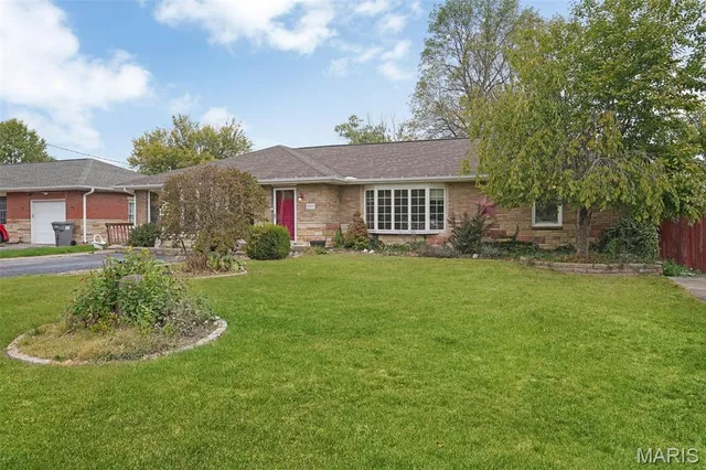 $155,000 | 207 South Street, Brighton, IL 62012