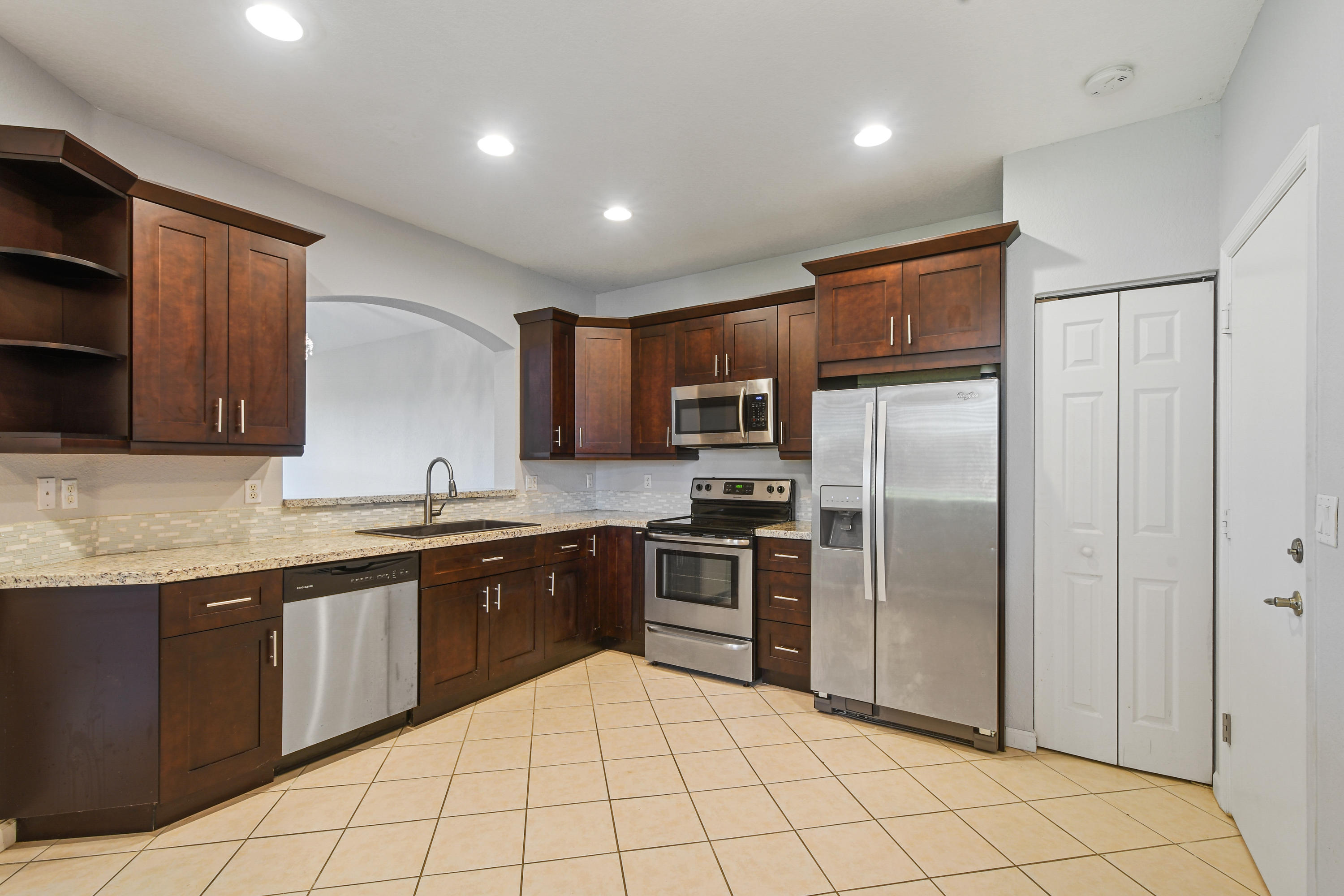 2035 Oakhurst Way Riviera Beach, FL 33404 - Photo 6 of 25 DSC_5797