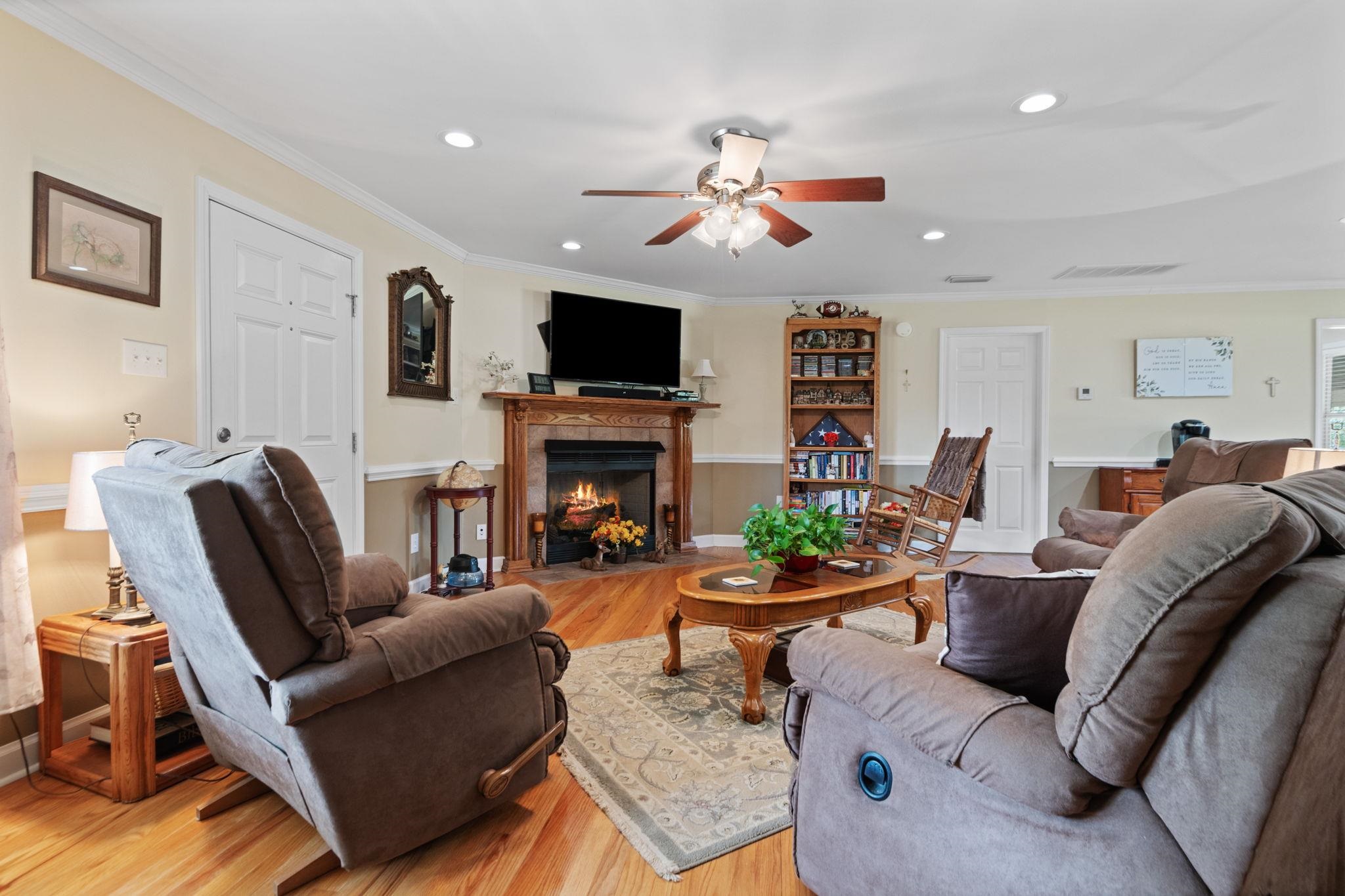 25871 Goat Cooper Road Robertsdale, AL 36567 - Photo 7 of 40 Living Room