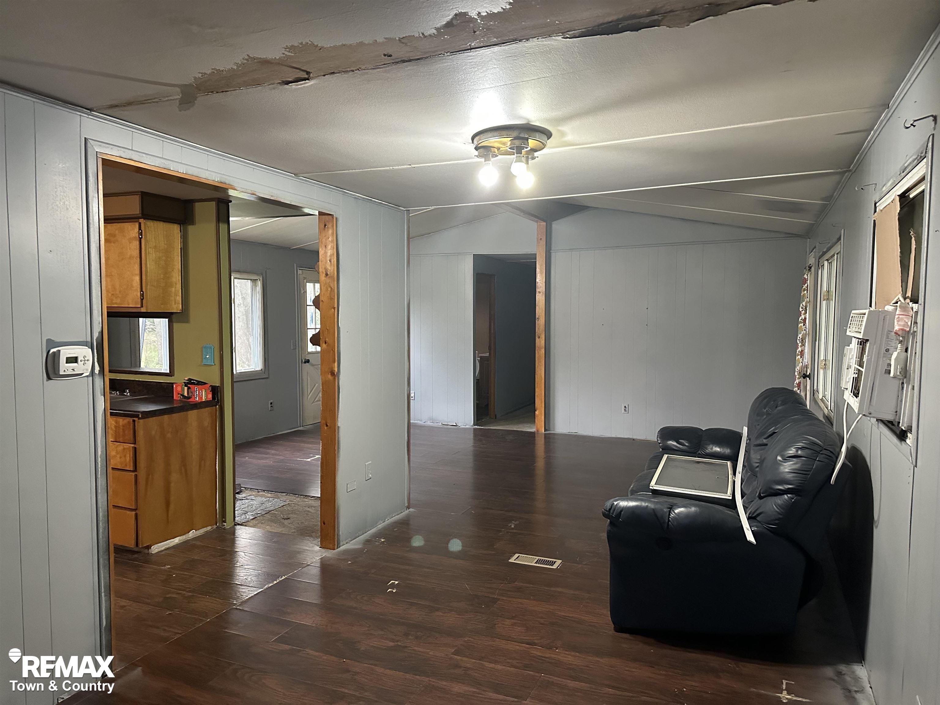 2421 South Dye Road Flint, MI 48532 - Photo 9 of 24 50126098-8.JPG