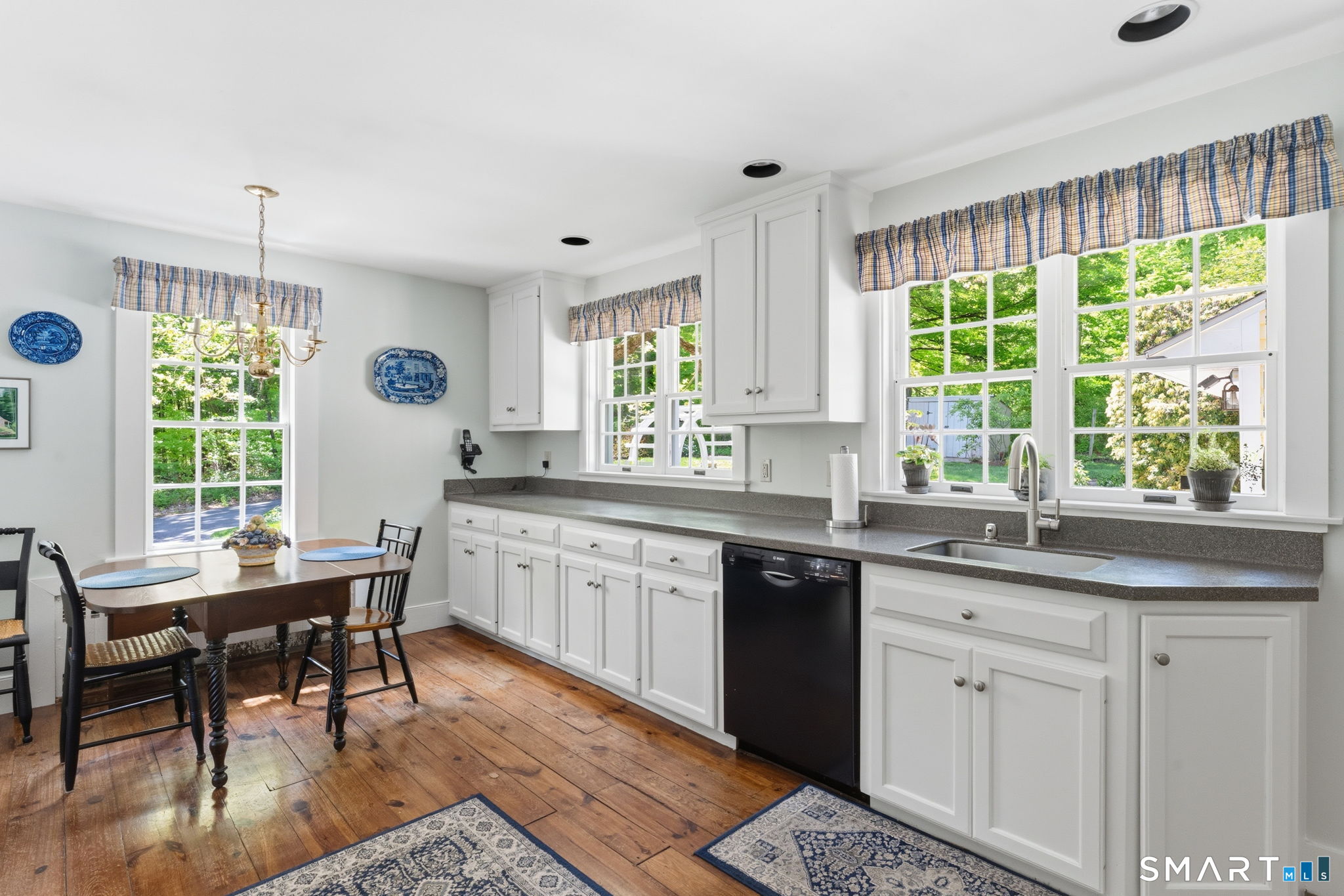 32 Juniper Road Bloomfield, CT 06002 - Photo 19 of 38