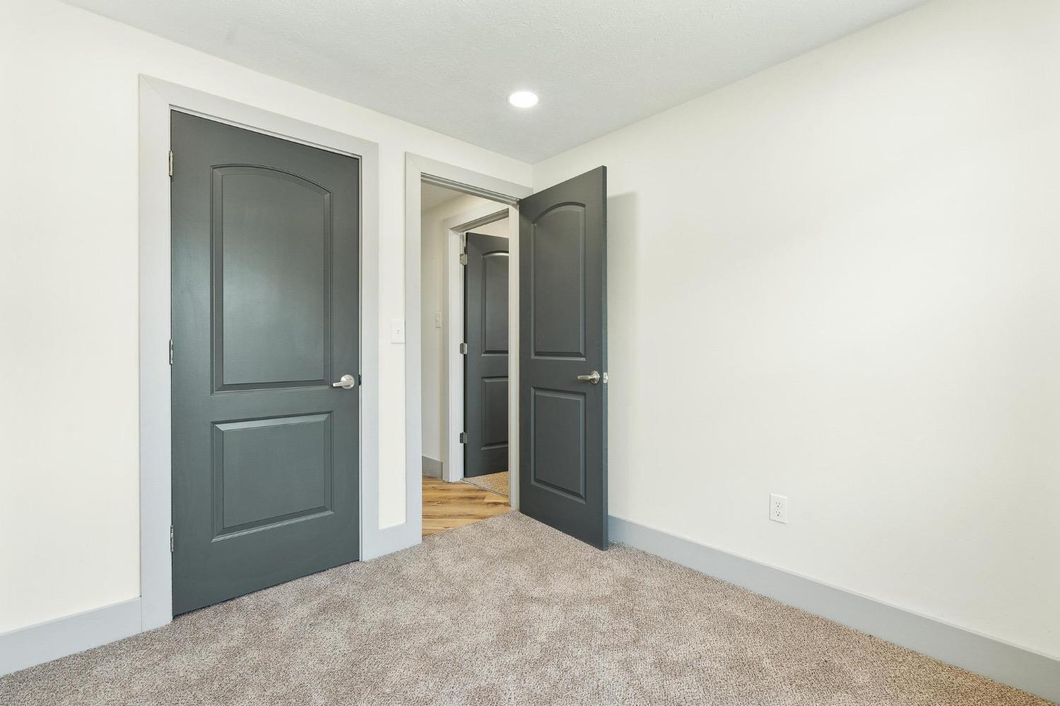 2724 Springdale Road Cincinnati, OH 45251 - Photo 17 of 31 Gallery Image 17