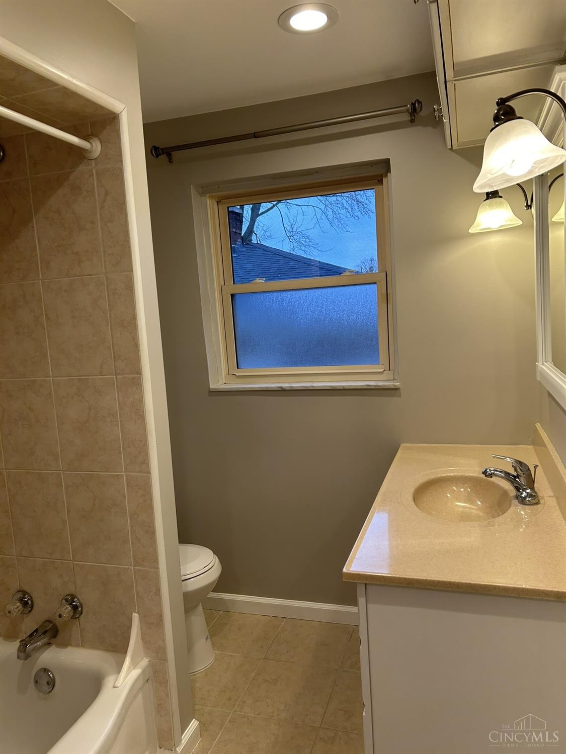 4670 Kugler Mill Road Cincinnati, OH 45236 - Photo 11 of 17