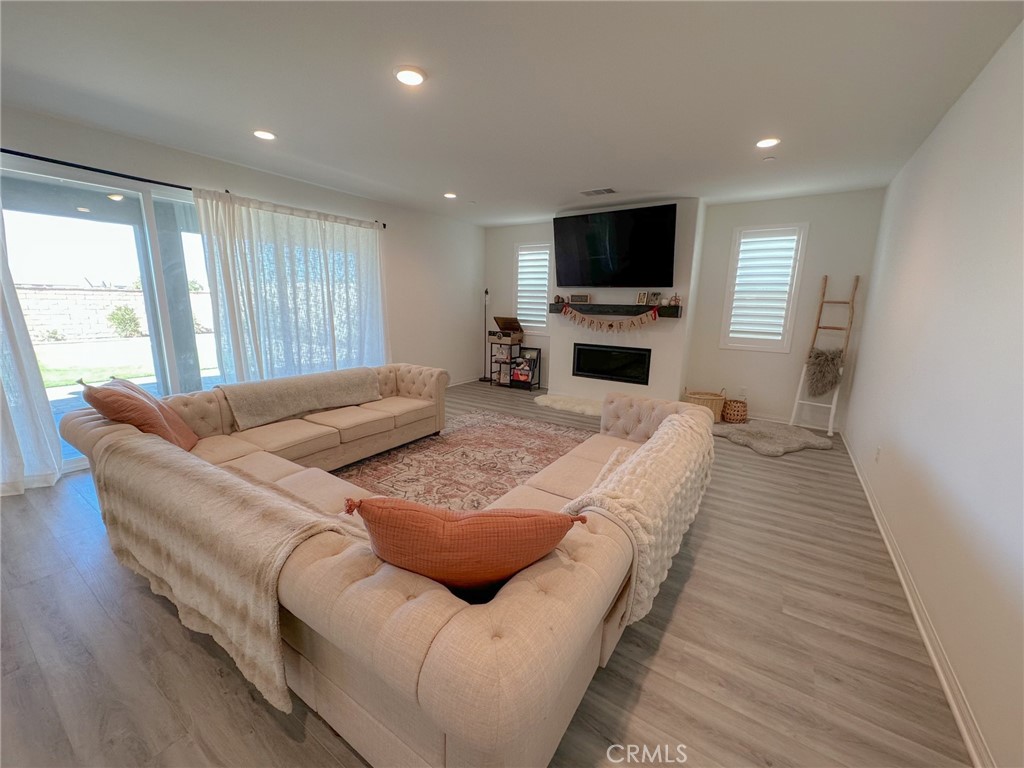 39547 Verbena Way Temecula, CA 92591 - Photo 7 of 31 a spacious bedroom with a bed and a flat screen tv