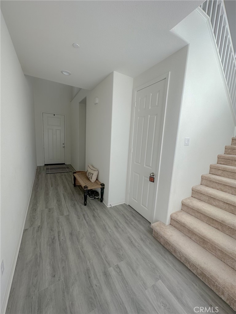 39547 Verbena Way Temecula, CA 92591 - Photo 8 of 31 a view of a room with wooden floor and bench
