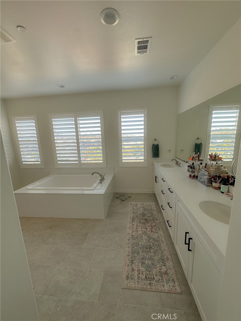 39547 Verbena Way Temecula, CA 92591 - Photo 10 of 31 a spacious bathroom with sink shower and bathtub