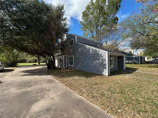 a view of a yard with a tree