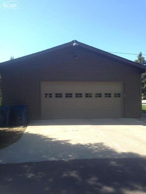 10284 Fenton Road Fenton, MI 48430 - Photo 26 of 32 20441817-25.JPG