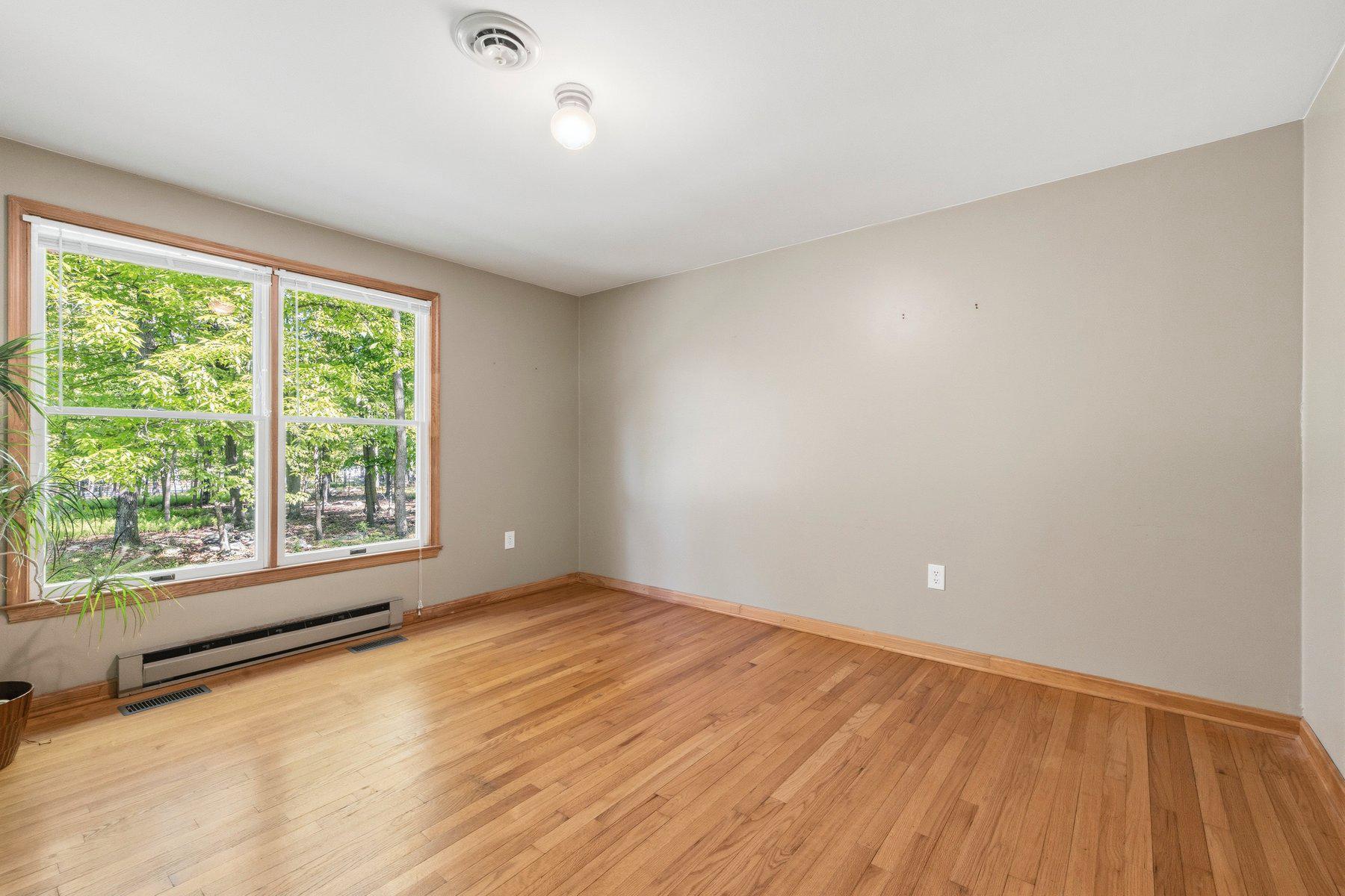 10820 Gambrill Park Road Frederick, MD 21702 - Photo 23 of 35 Second bedroom with lots of natural light!