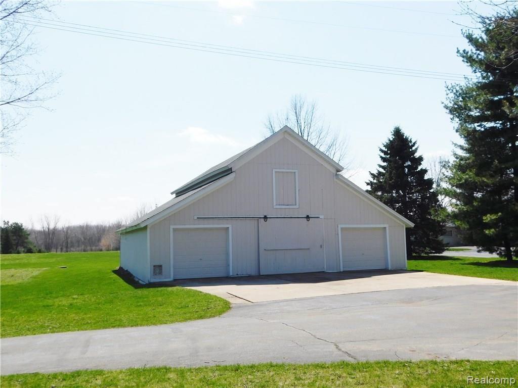 830 East Grand River Road Fowlerville, MI 48836 - Photo 3 of 20