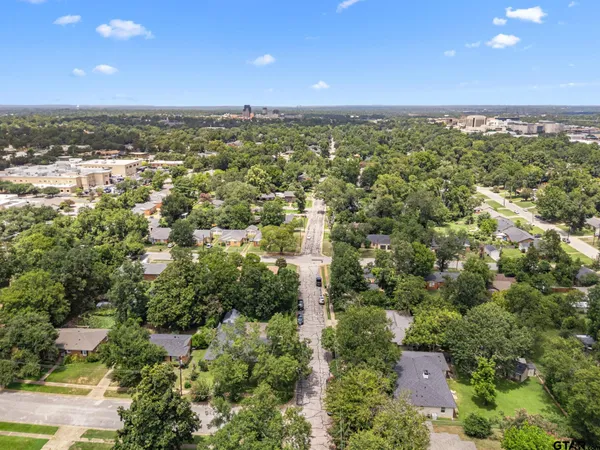 $339,500 | 2026 South Wall Avenue, Tyler, TX 75701
