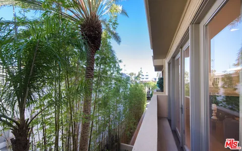 $1,583,000 | 411 North Oakhurst Drive, Unit 305, Beverly Hills, CA 90210