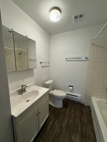 $1,585 | 901 East Chicago Avenue, Unit 2W, Naperville, IL 60540