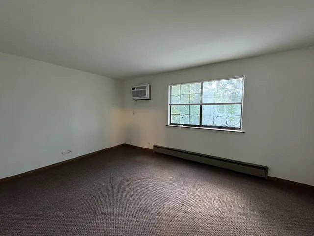 $1,585 | 901 East Chicago Avenue, Unit 2W, Naperville, IL 60540