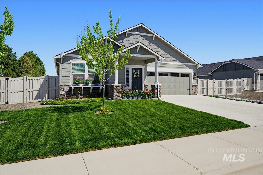 1354 Hayhook Street Middleton, ID 83644 - Photo 2 of 37
