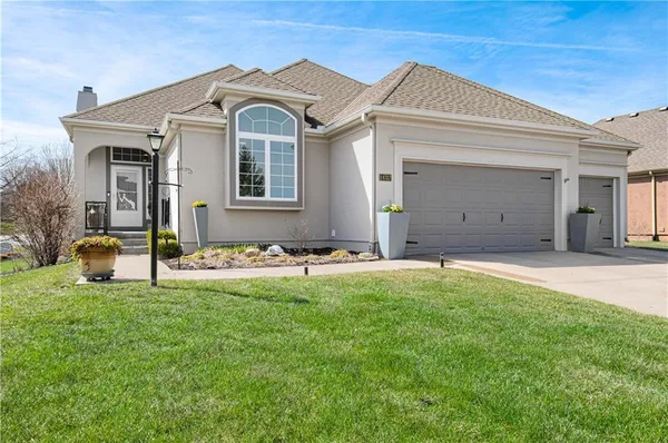 $620,000 | 14317 Manor Court, Leawood, KS 66224
