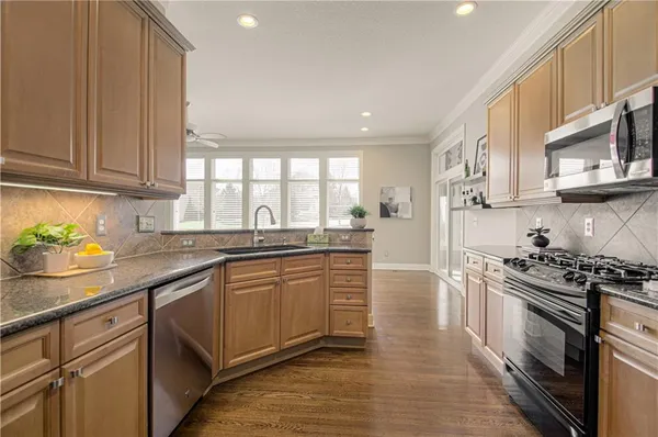 $620,000 | 14317 Manor Court, Leawood, KS 66224