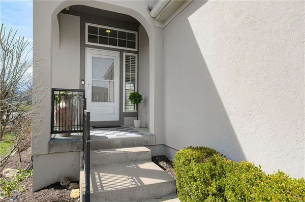 $620,000 | 14317 Manor Court, Leawood, KS 66224