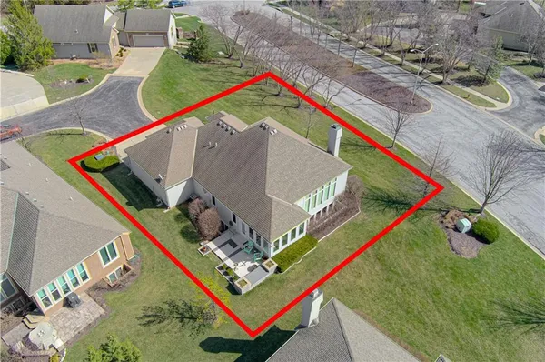 $620,000 | 14317 Manor Court, Leawood, KS 66224