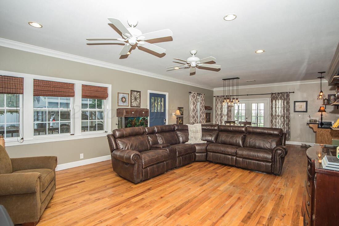 23250 Brown Road Canyon, TX 79015 - Photo 11 of 47 Living room