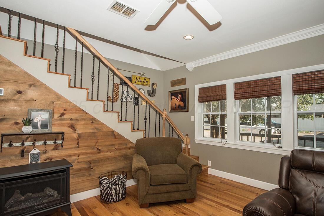23250 Brown Road Canyon, TX 79015 - Photo 12 of 47 Living room