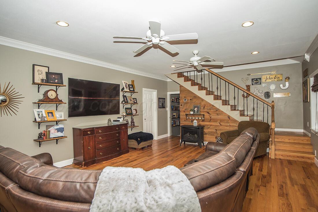 23250 Brown Road Canyon, TX 79015 - Photo 10 of 47 Living room
