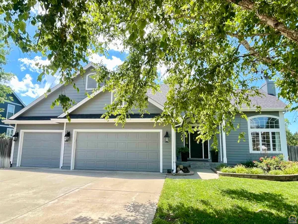 $439,000 | 2511 Southwest Wexford Drive, Topeka, KS 66614