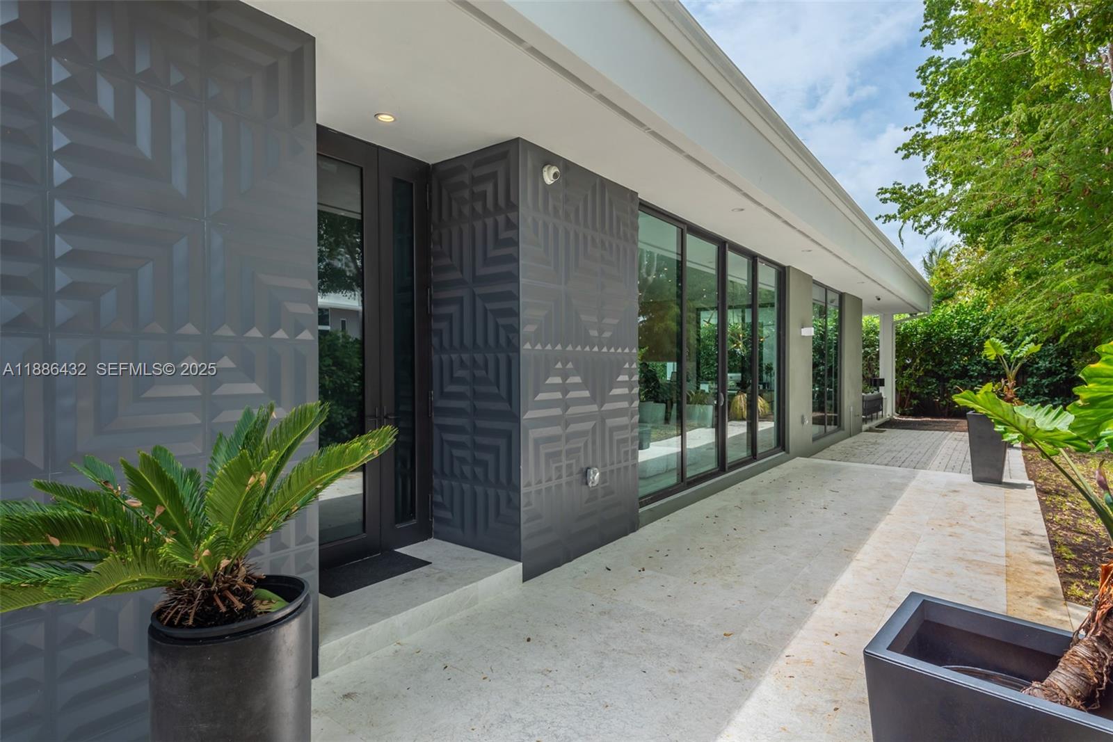 4675 Northeast 2nd Avenue Miami, FL 33137 - Photo 5 of 44 a lobby with a potted plant and outdoor space
