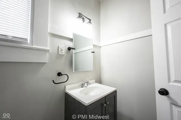 $1,195 | 729 North Bosart Avenue, Indianapolis, IN 46201