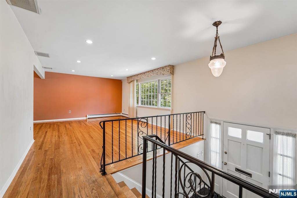 41-57 Rys Terrace Fair Lawn, NJ 07410 - Photo 5 of 32