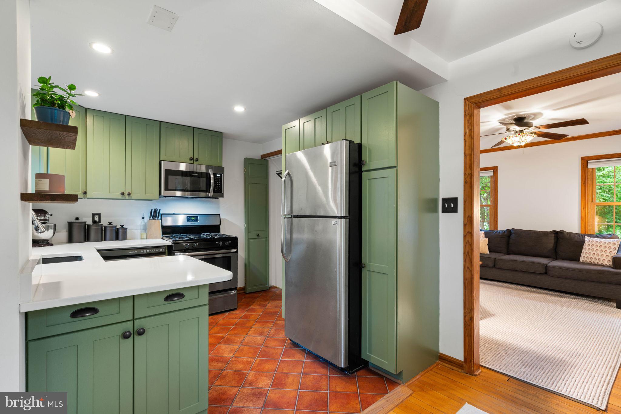 5823 Monticello Road Alexandria, VA 22303 - Photo 15 of 41 Renovated kitchen!