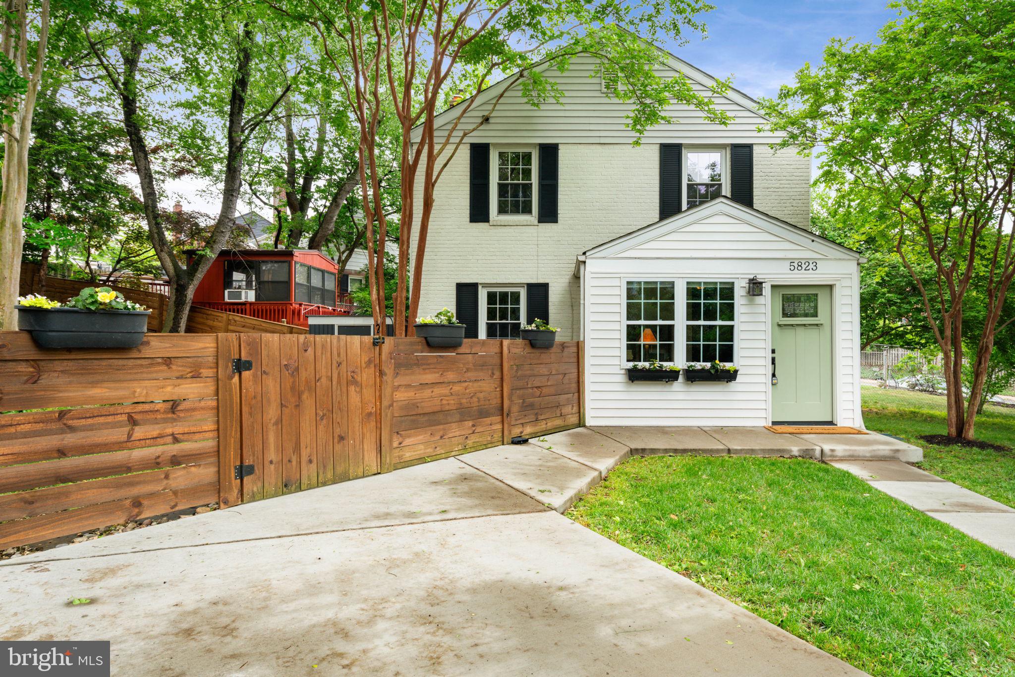 5823 Monticello Road Alexandria, VA 22303 - Photo 3 of 41