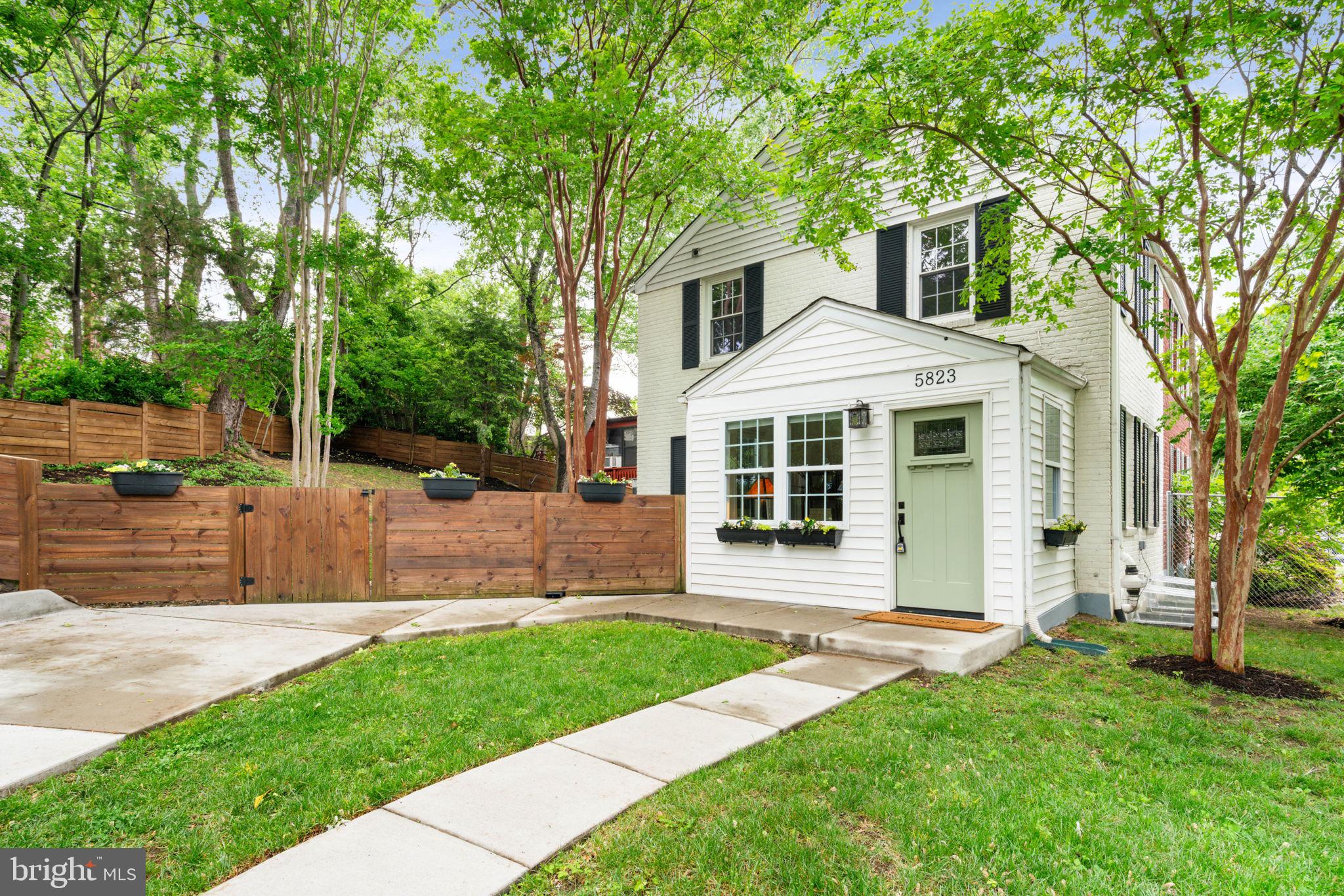 5823 Monticello Road Alexandria, VA 22303 - Photo 4 of 41