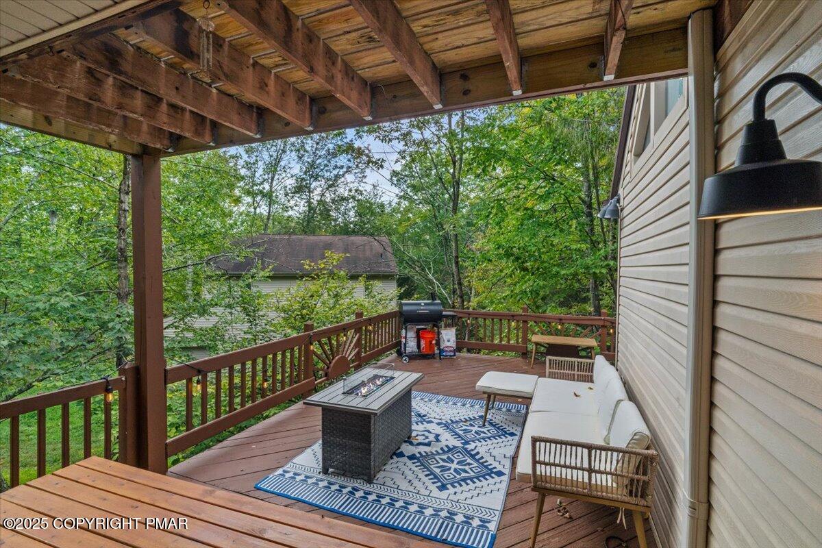 415 Canterbury Road Bushkill, PA 18324 - Photo 35 of 36 a view of porch with seating space