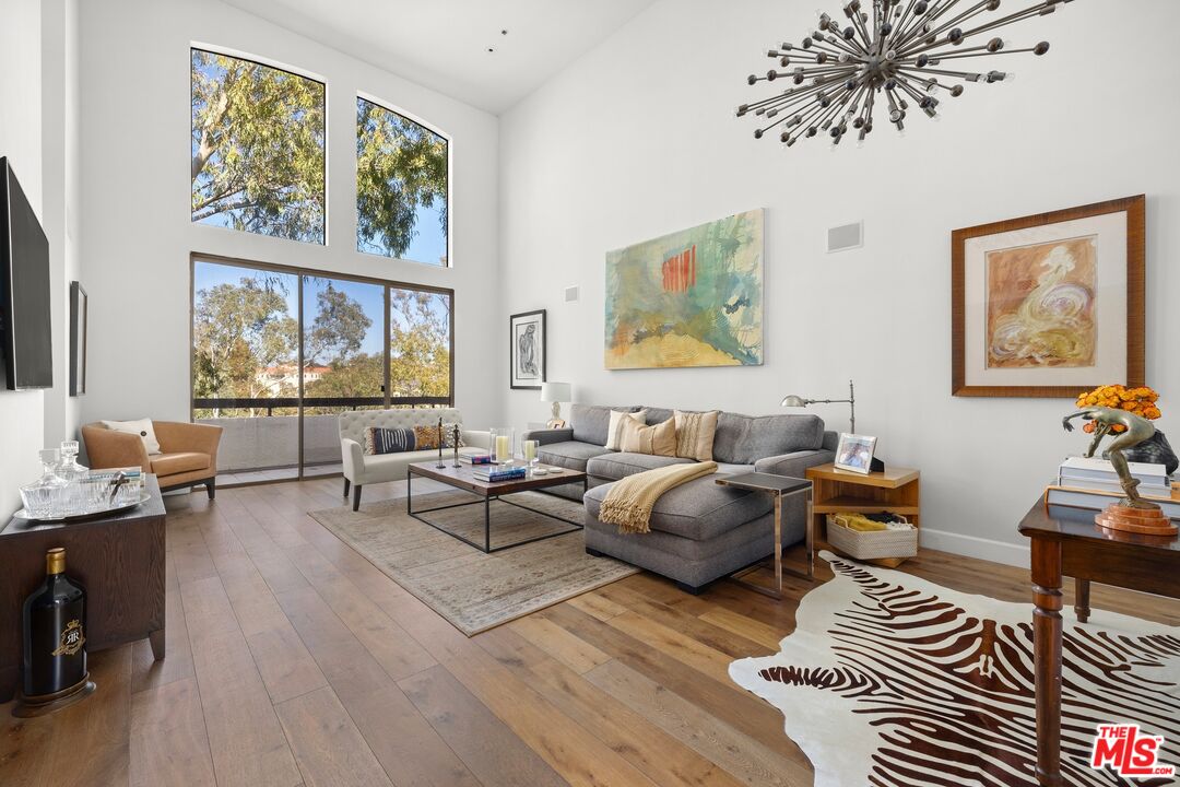 410 South Barrington Ave Unit 307  