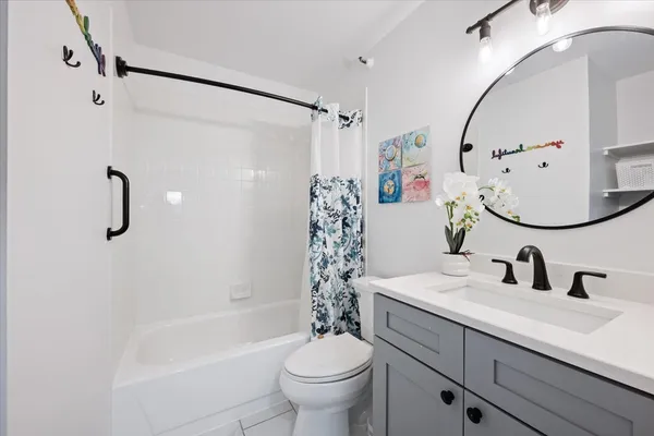 $450,000 | 3660 North Lake Shore Drive, Unit 1613, Chicago, IL 60613