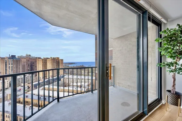 $450,000 | 3660 North Lake Shore Drive, Unit 1613, Chicago, IL 60613