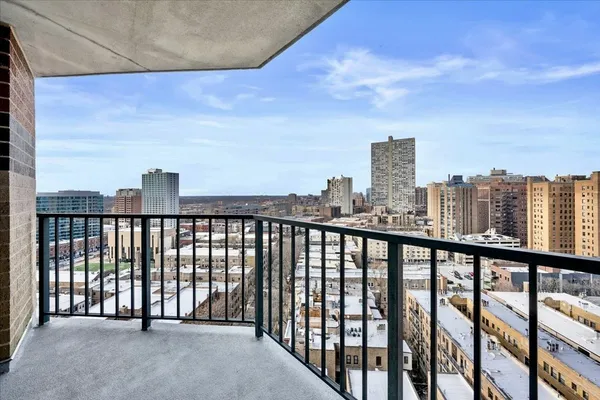 $450,000 | 3660 North Lake Shore Drive, Unit 1613, Chicago, IL 60613