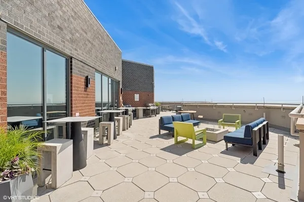 $450,000 | 3660 North Lake Shore Drive, Unit 1613, Chicago, IL 60613