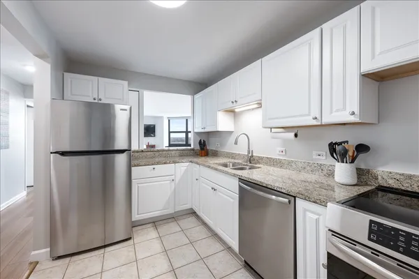 $450,000 | 3660 North Lake Shore Drive, Unit 1613, Chicago, IL 60613