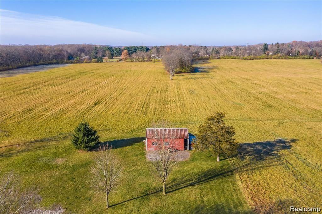 11124 Dexter-Pinckney Road Pinckney, MI 48169 - Photo 4 of 9