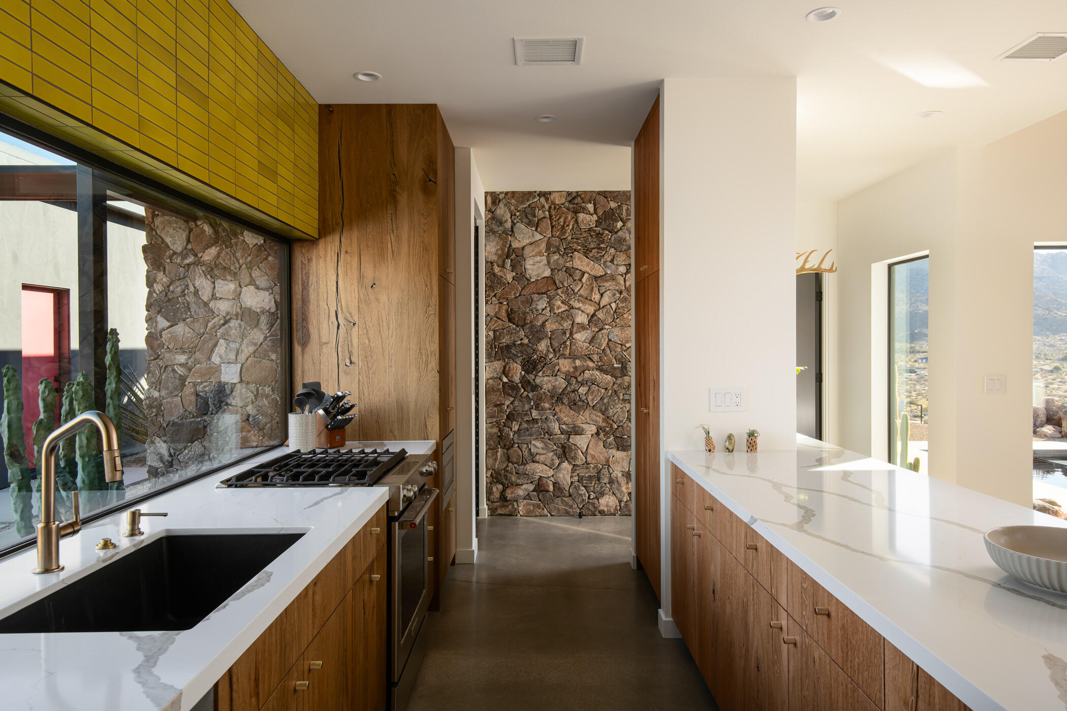 8520 Purple Sage Road Joshua Tree, CA 92252 - Photo 14 of 36 a bathroom with a granite countertop sink a large mirror and a bathtub
