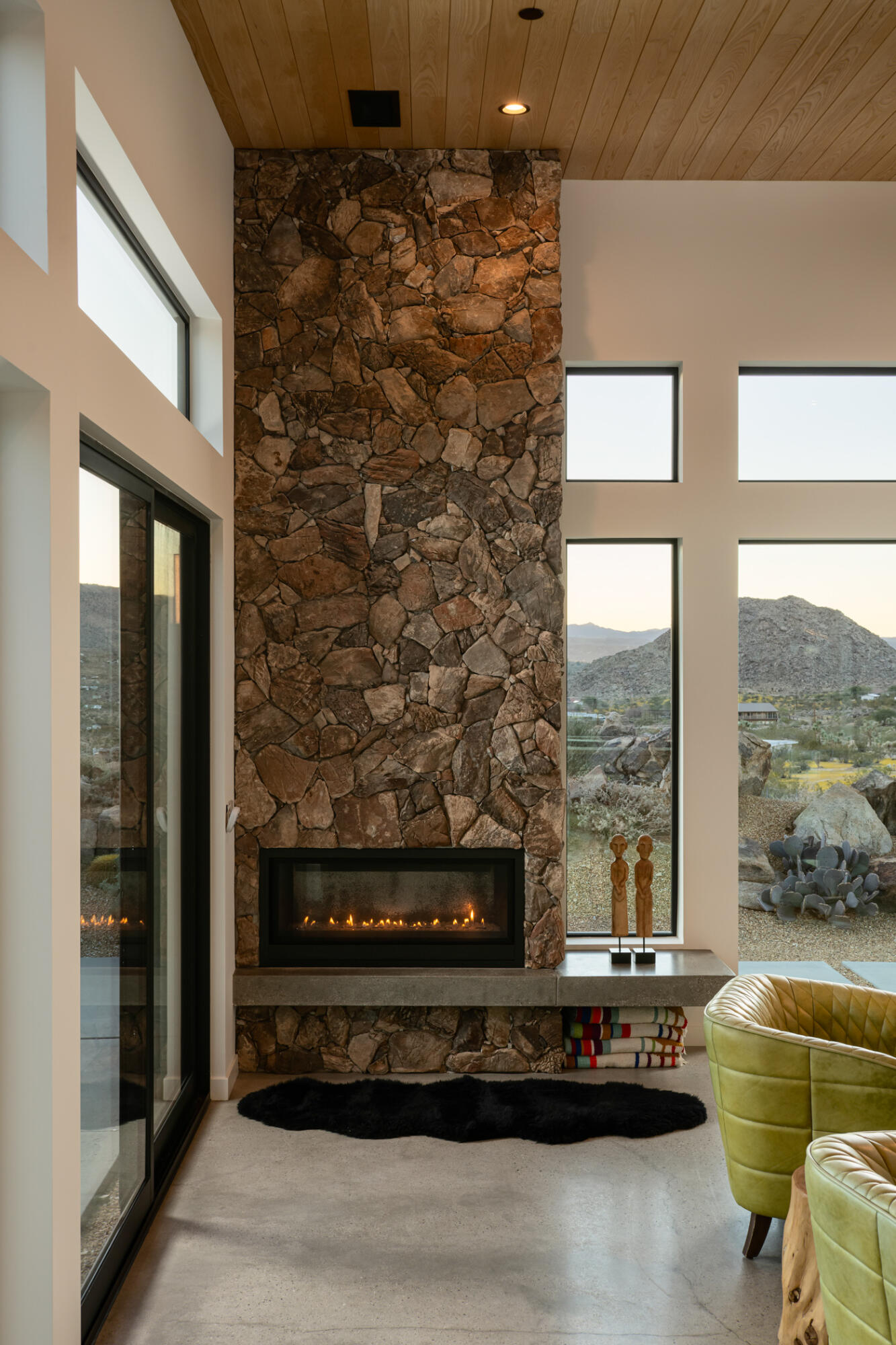 8520 Purple Sage Road Joshua Tree, CA 92252 - Photo 9 of 36 a living room with furniture