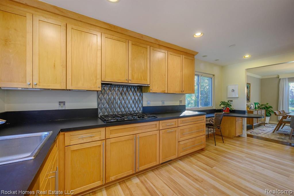 2 Cambridge Boulevard Pleasant Ridge, MI 48069 - Photo 14 of 50
