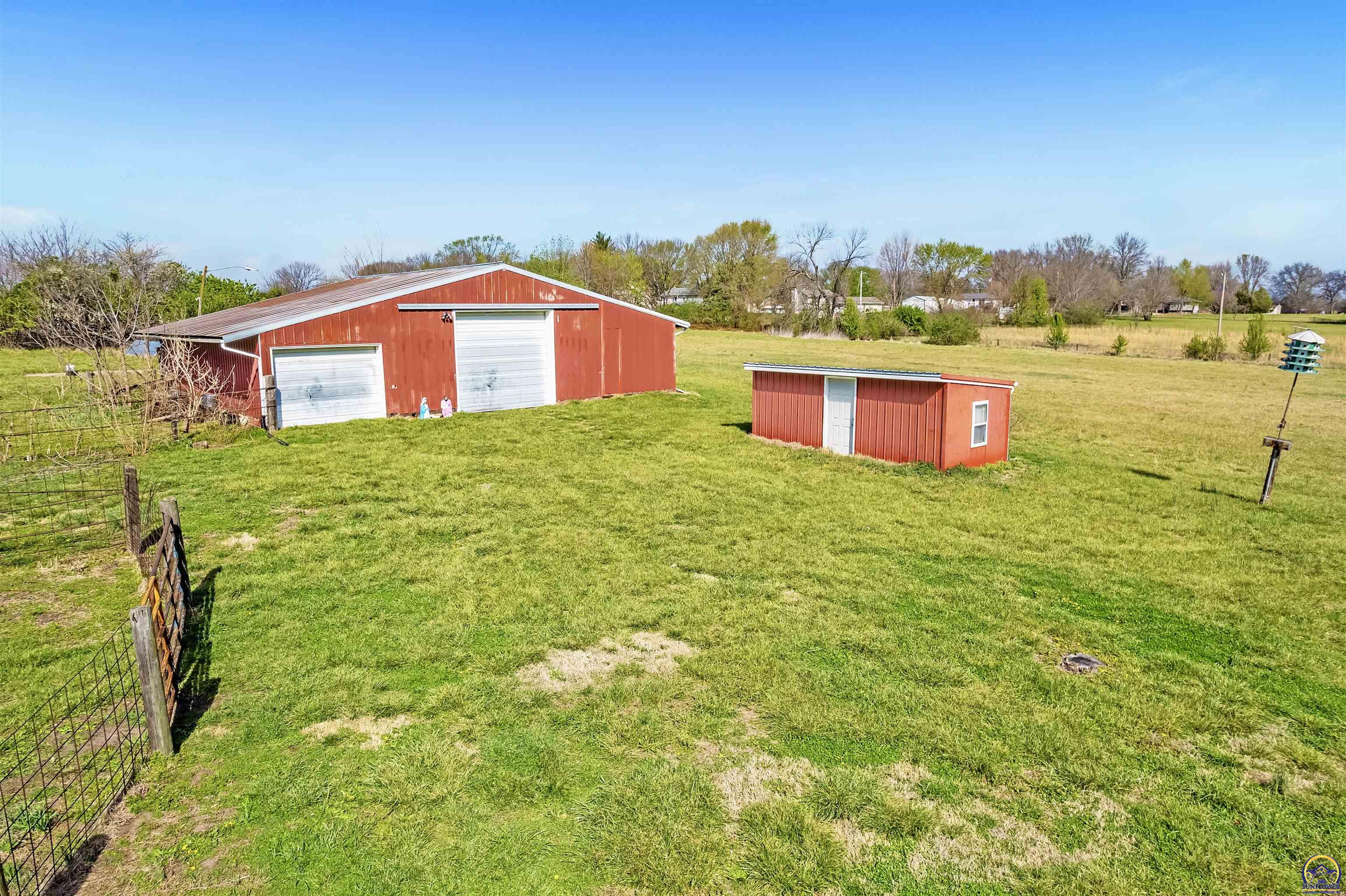 3641 Northeast Kincaid Road Topeka, KS 66617 - Photo 17 of 54