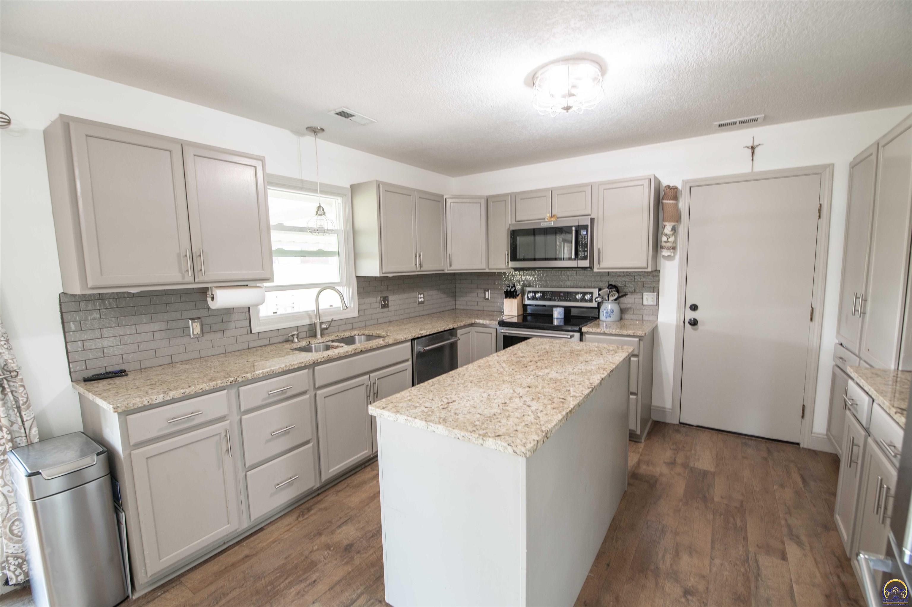 3641 Northeast Kincaid Road Topeka, KS 66617 - Photo 24 of 54